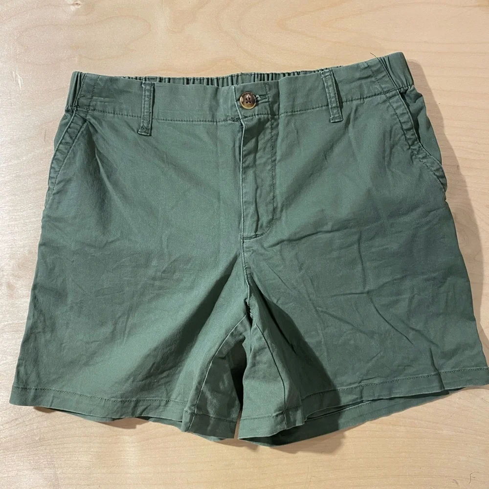 Old Navy Olive Chino Shorts Medium (OQ)